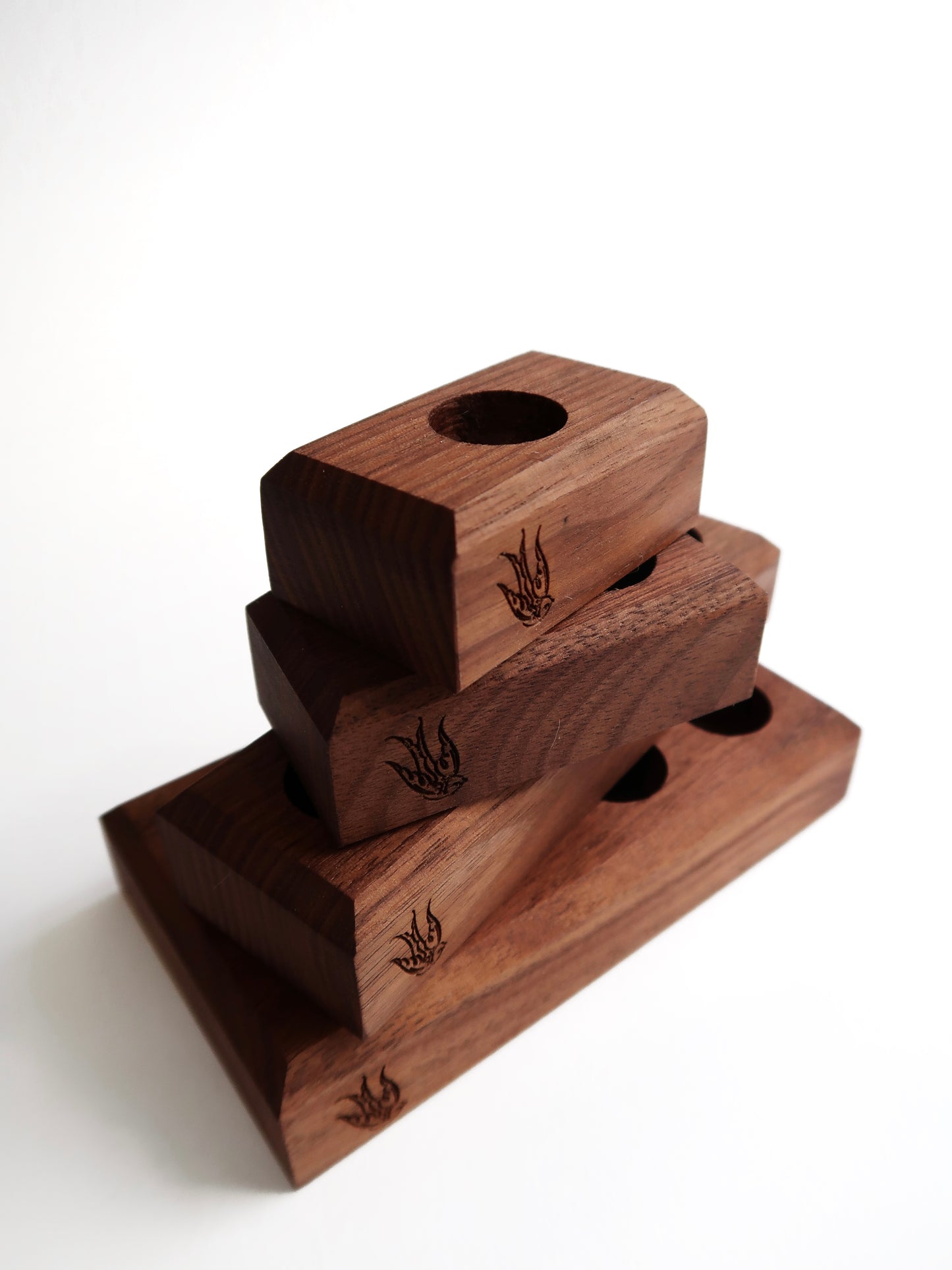 Calli01 - Dinky Dip Holder